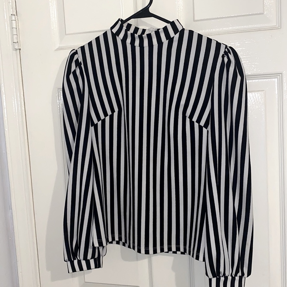 Shein black and white blouse 🤍